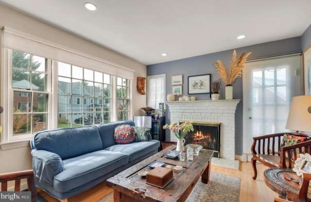 9504 MILSTEAD Drive Gallery 2