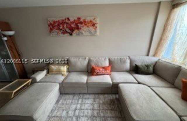 250 180th Dr Gallery 3