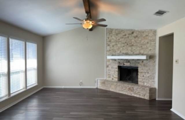 *NICE REMODELED 2 BEDROOM/2 BATH DUPLEX WITH OPEN FLOOR PLAN IN ROUND ROCK Gallery 4