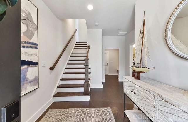 212 Wesser Street Gallery 4