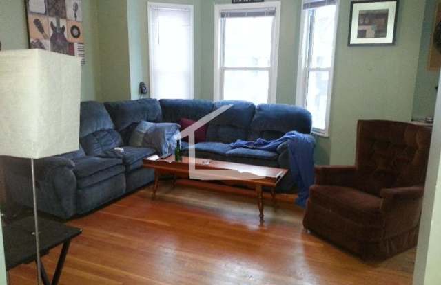 Location ! Excellent 4 Bed Room Availible. photos photos