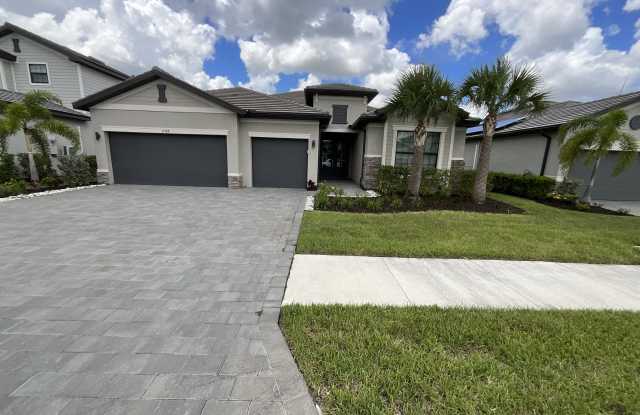 11368 Canopy Loop Gallery 2