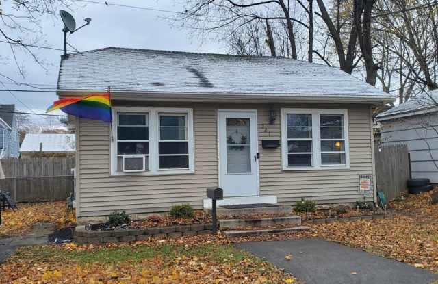 Cute! 2 bedroom single family home in Greece available 10/1 Gallery 1