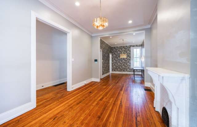 5 Bedroom Townhouse in Spruce Hill Gallery 3