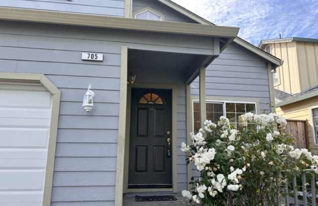 3 Bedroom 2.5 Bath Midtown Petaluma - 705 Judith Court photos photos