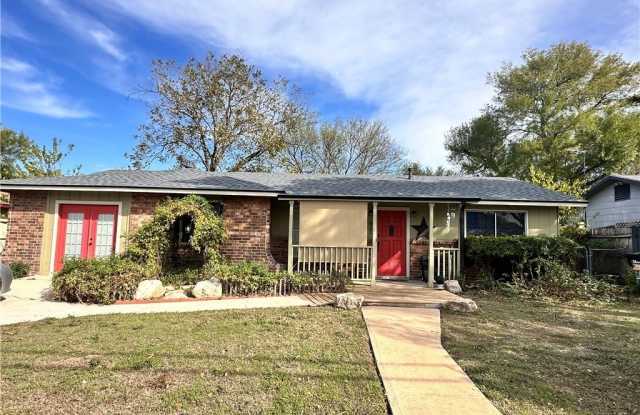 421 Broadway Street - 421 Broadway Street, San Marcos, TX 78666