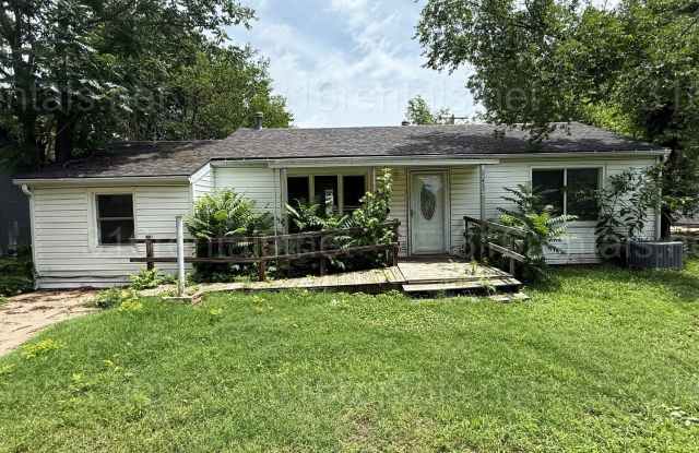 $1045 - 3 bedroom / 1 bathroom - Single Family Home photos photos