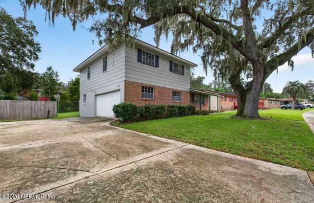 436 SATURN Lane W Gallery 2
