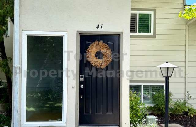 Beautiful 2 Bed / 2.5 Bath / 1,472 Sqft Pleasant Hill townhouse with incredible views available NOW for lease! photos photos