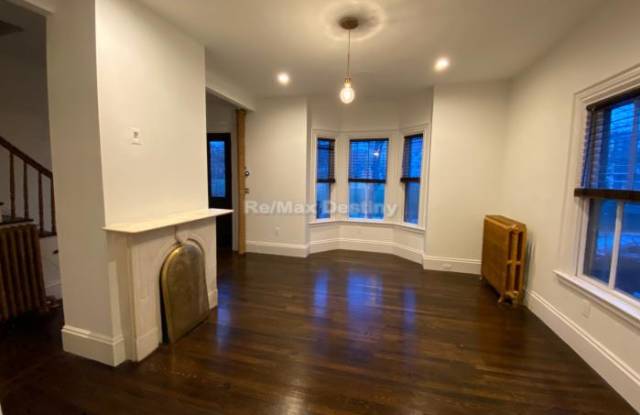 24 Summer St. Gallery 3