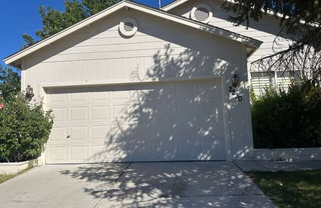 Adorable single story, 3 bedroom, 2 bath home, 1436 sq ft with 2 car garage Gallery 3