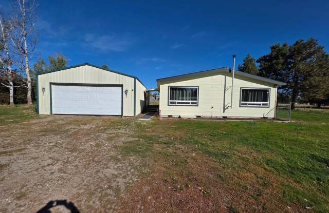 Beautiful Country Home on 5 Acres Gallery 1