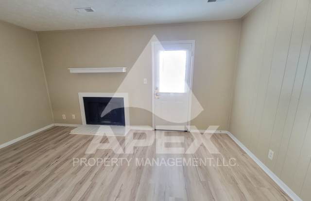 Nice 2 Bd | 1.5 Ba Townhouse in West Knox off Cedarbluff! End Unit!! Gallery 4