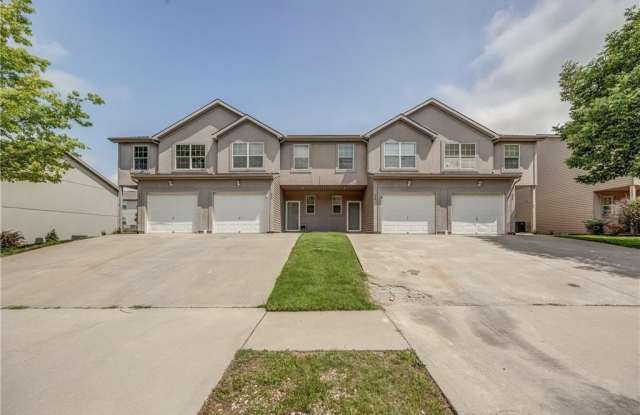 232 N 4th Terrace - 232 North 4th Terrace, Louisburg, KS 66053