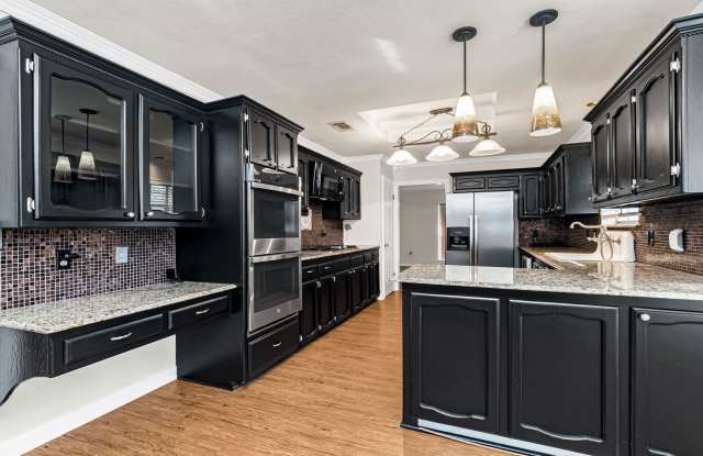 4 Bedroom House Loacted Off Sherwood Forest - 12109 Mallory Avenue, Baton Rouge, LA 70816