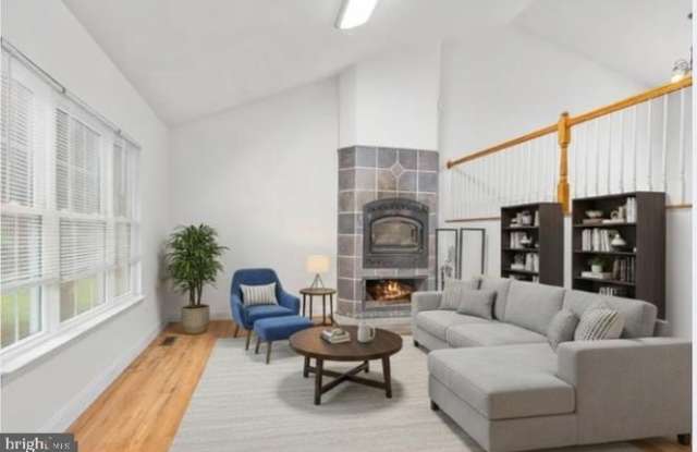 53 BLOOMINGTON Lane Gallery 3