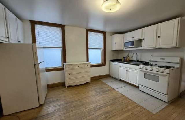 2067 N. Leavitt St photos photos