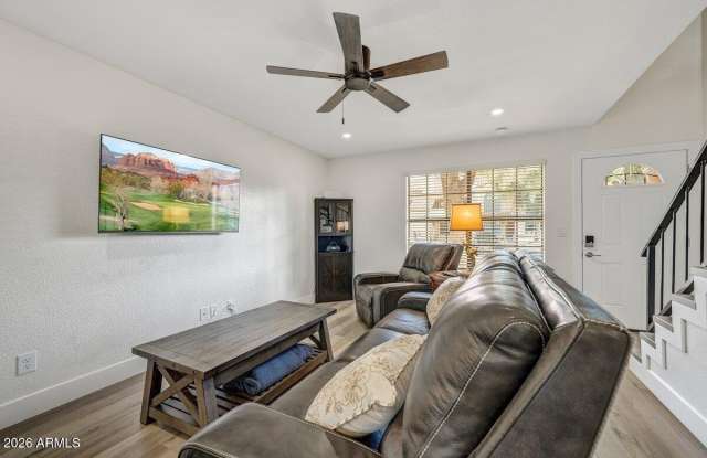 4901 E Kelton Lane Gallery 3