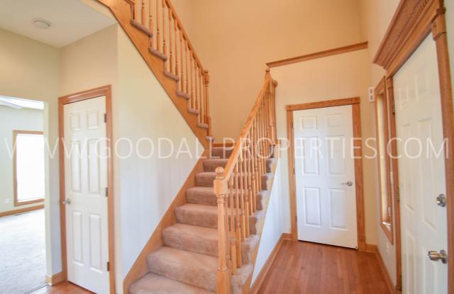 Spacious 4-Bedroom Johnston Home with 3-Car Garage Gallery 3