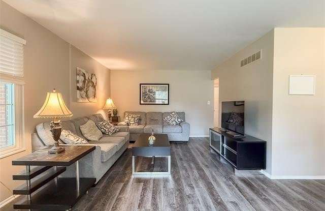 756 E Fox Hills Drive Gallery 3