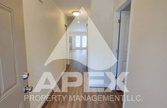 2Bd/2 Ba Single Level Condo w/1-Car Garage in North Knoxville! Gallery 4