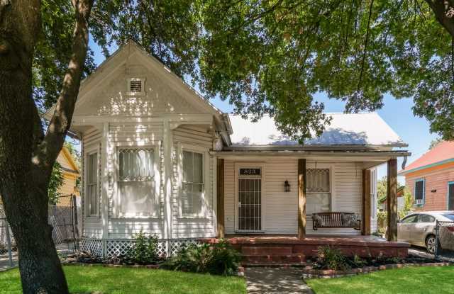 Charmer Close to Downtown! photos photos
