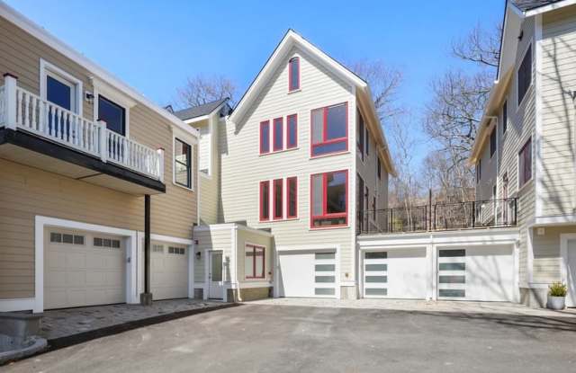 147 Grampian Way - 4 photos photos