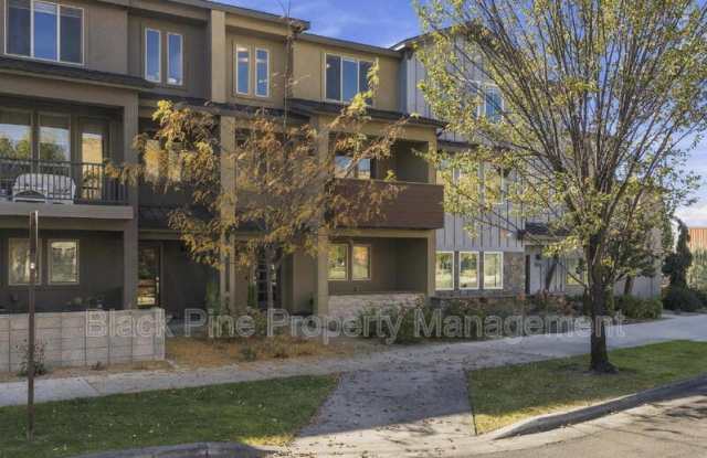 3755 East Parkcenter Boulevard Gallery 2