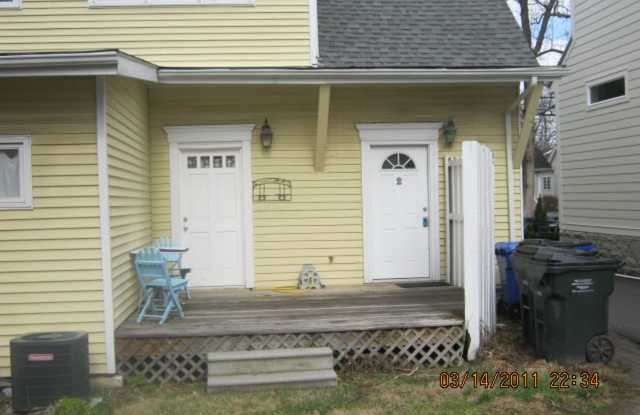 Walk to Woodland Park or bike to UK Campus or Downtown     20261001 Gallery 4