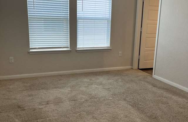 2118 Silver Maple Gallery 2