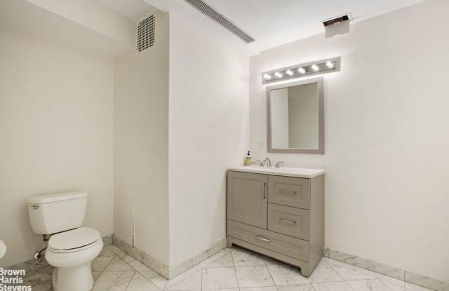 24 East 64th Street Gallery 4
