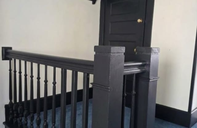 Large 3 bedroom on a great quiet street. Gallery 3