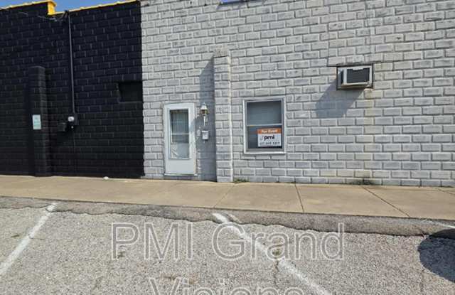 2 E Jefferson - 2 East Jefferson Avenue, Casey, IL 62420