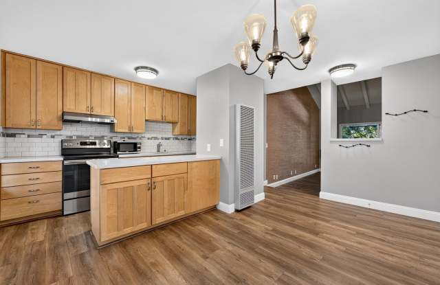 Prime Walnut Creek 1BR | Vaulted Ceilings | Patio | Pool | Parking Gallery 3