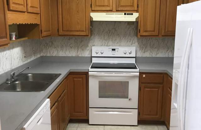 3-bedroom, 2-bathroom spacious single‑family home located in Jacksonville’s growing Westside community. Gallery 4