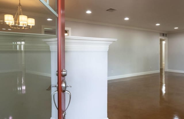 1315 E VERMONT Avenue Gallery 3