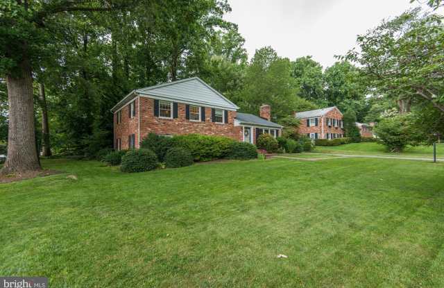 2420 LANCASTER COURT Gallery 4