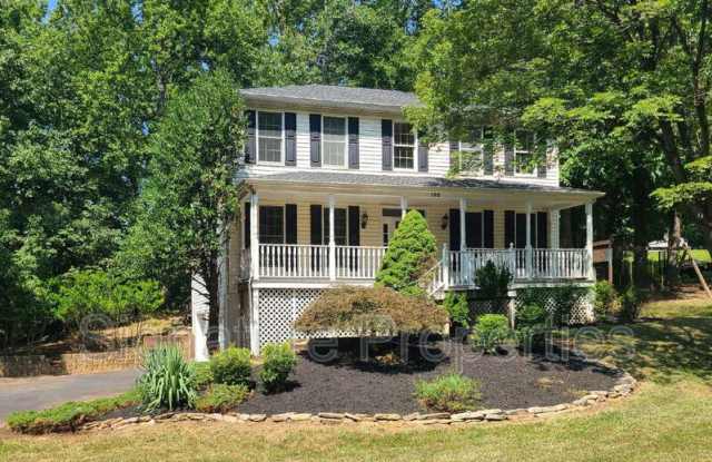 105 Oakwood Dr photos photos