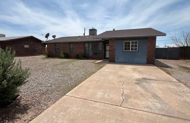 Conveniently located 3 Bedroom, 2 bath Home - 500 Plainview Drive, Alamogordo, NM 88310