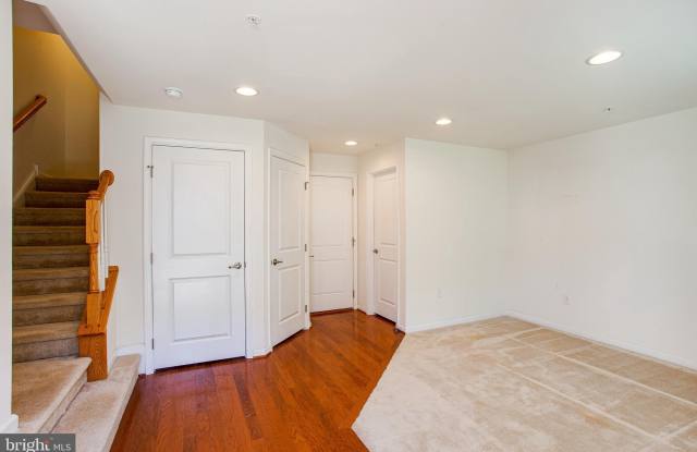 216 FOXTAIL WAY Gallery 2