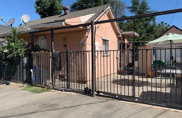 322 East Elm Street Gallery 2