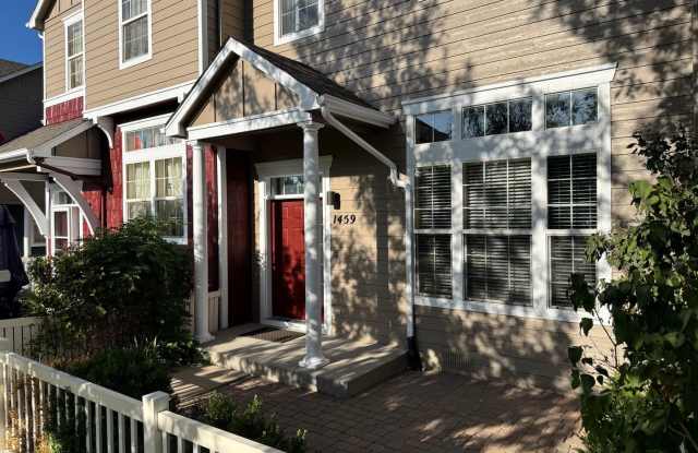 Charming 2BR Townhome in Castle Rock Gallery 3