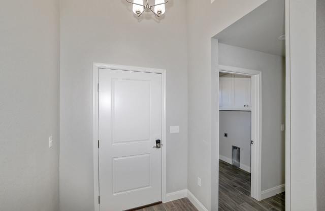 7616 Woodford Gallery 3