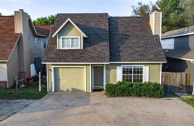 758  W Poplar  ST photos photos