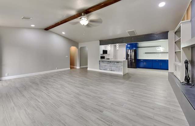 1051 Royal Ln Gallery 3