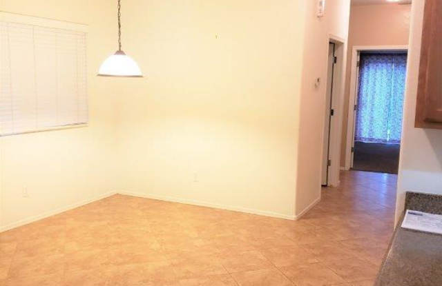 977 E NARROWLEAF Court Gallery 4