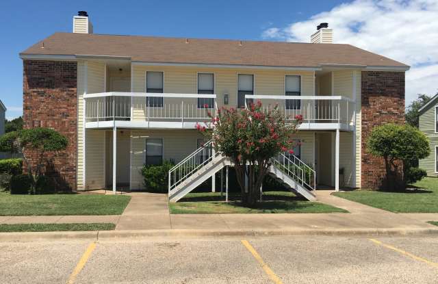 FEEL AT HOME AT LAKE SHORE VILLAS APARTMENTS *Downstairs* photos photos