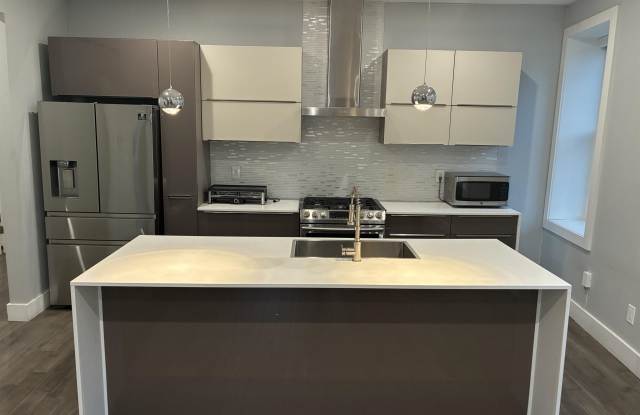 100 OAK ST - 100 Oak Street, Weehawken, NJ 07086