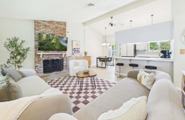Furnished Single-story 3Bd/2Ba near Sutter Roseville with a office and garden Gallery 1