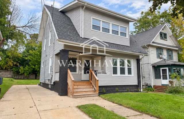 31 East Brookside Avenue Gallery 1